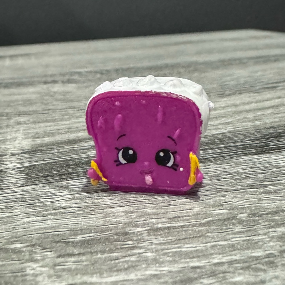 Shopkins | Bakery: Purple Lana Banana Bread (3-013) - Collectible Mini Figure
